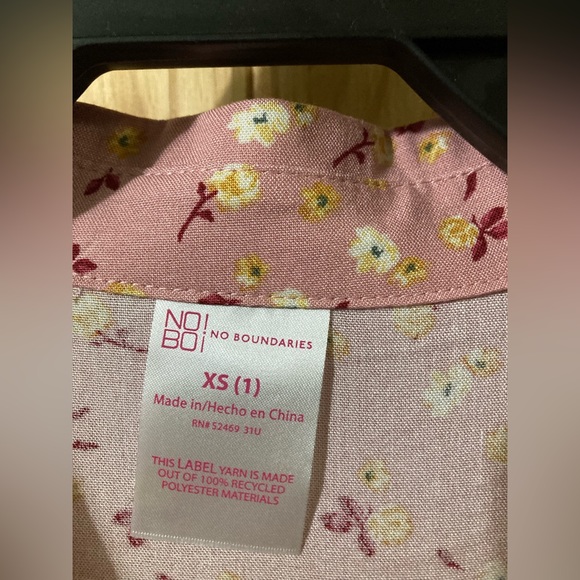 NWT - No Boundaries size XS (1) juniors button-down, tie-front blouse - Picture 2 of 5